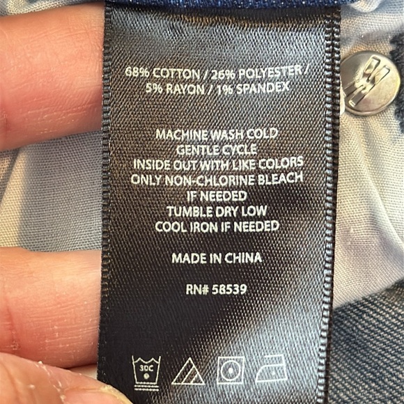 (T3) Kut from the Kloth®
Catherine High-Rise Fab Ab
Boyfriend Jeans, size 10/12 - Picture 15 of 16